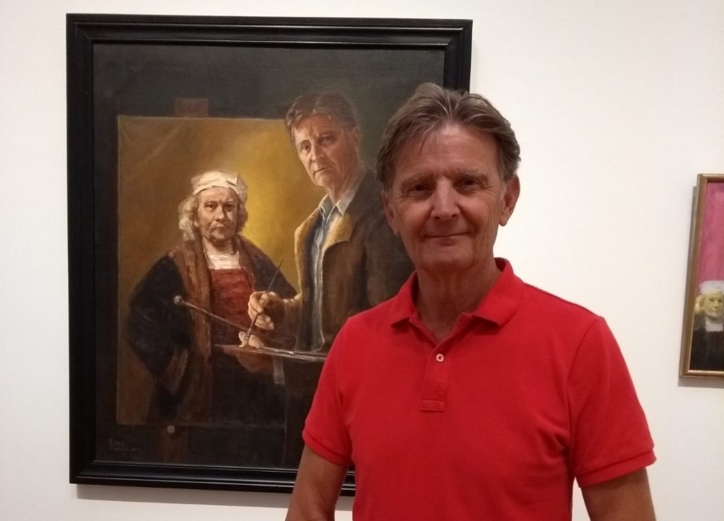 Remy Diephuis in front of his Self portrait with Rembrandt, on display in the Rijksmuseum