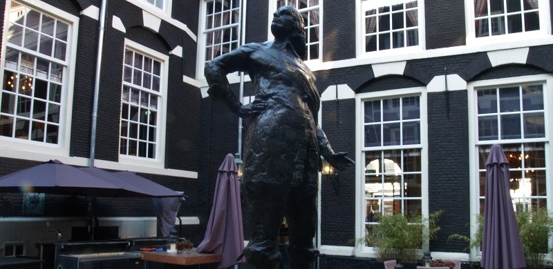 statue of Peter Stuyvesant, connecting Amsterdam and US history